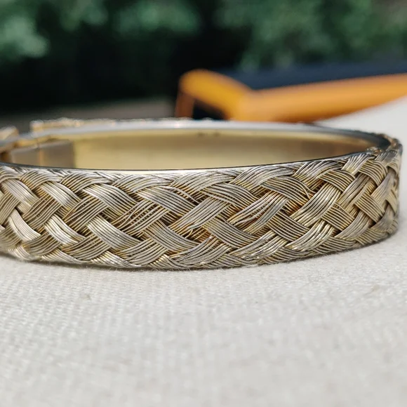 Vintage cross cross hinged bracelet with safety chain - Picture 4 of 7